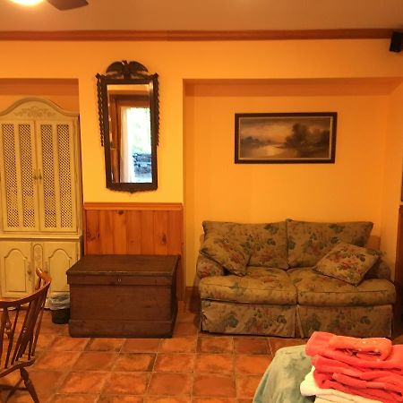 Honey Maple Grove Bnb Bedford Exterior foto