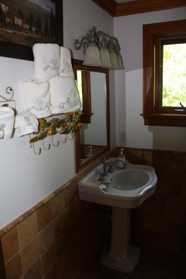 Honey Maple Grove Bnb Bedford Exterior foto